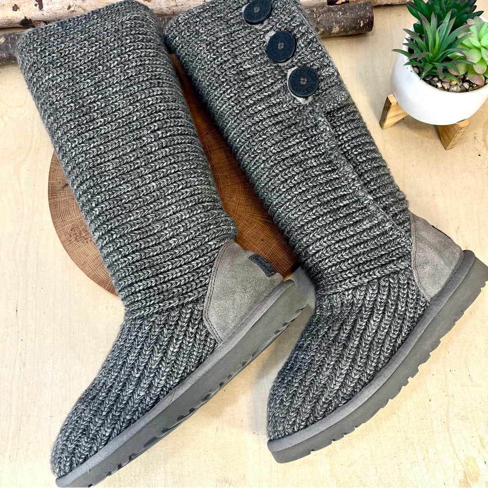 *UGG | Classic Cardy Knit Boot SN 5819 in Grey Size 7